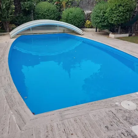 Amparo Con Piscina Privada