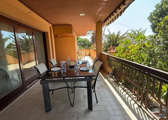 Amparo Con Piscina Privada カラフェル
